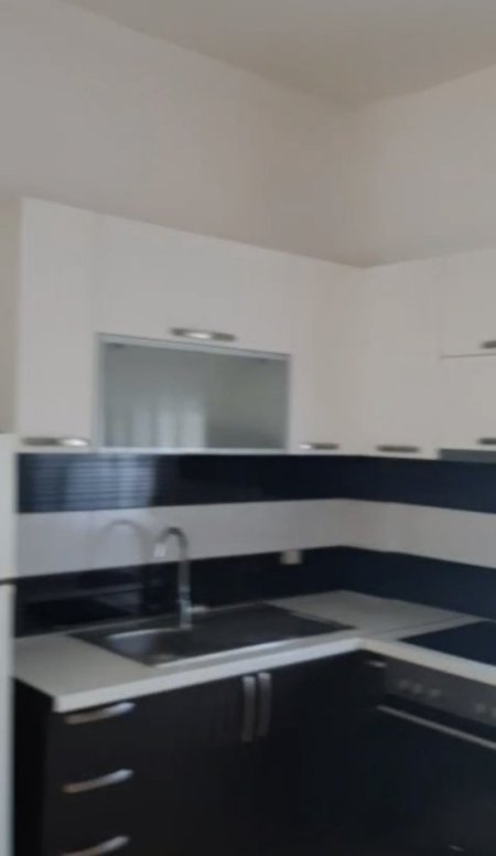 Tirane, jepet me qera shtepi 2+1 Kati 2, 105 m² 400 € (Siri Kodra, Rruga Besa)