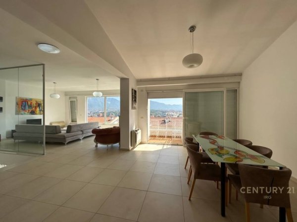 Tirane, jepet me qera Vile 5+1+Aneks+Ballkon Kati 4, 491 m² 4.500 € (Rezidenca Kodra e Diellit 1)