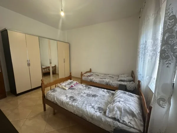 Tirane, jepet me qera apartament 2+1 Kati 2, 105 m² 400 € (Dispanceria)