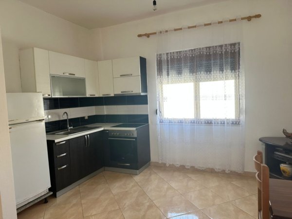 Tirane, jepet me qera apartament 2+1 Kati 2, 105 m² 400 € (Dispanceria)