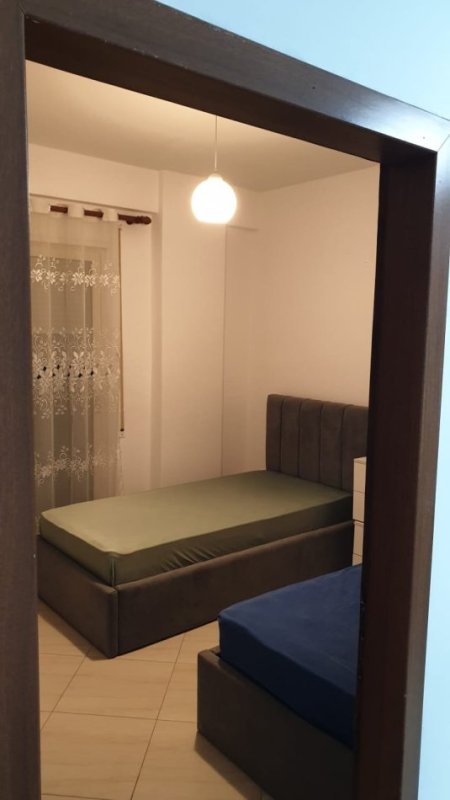 Tirane, jepet me qera apartament 2+1 Kati 1, 98 m² 450 € (Fresku)