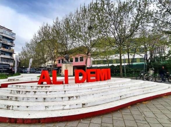 Jepet me Qera Apartament 1+1 Bosh ne Ali Dem, Kati 2, 60 m² 300 Euro