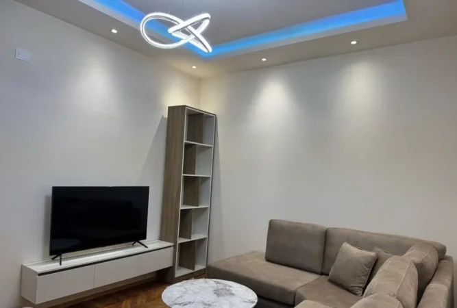 Tirane, jepet me qera apartament 1+1 Kati 3, 74 m² 600 € (Medreseja Rruga e Dibres)