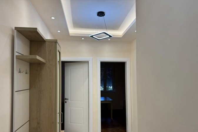 Tirane, jepet me qera apartament 1+1 Kati 3, 74 m² 600 € (Medreseja Rruga e Dibres)
