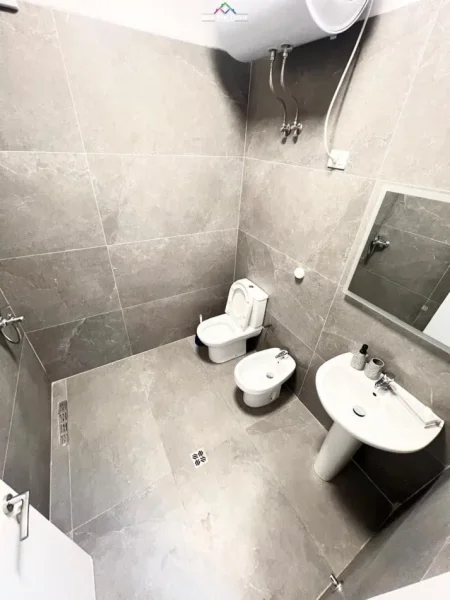 Tirane, jepet me qera apartament 2+1+Ballkon Kati 6, 100 m² 600 € (5 maji)