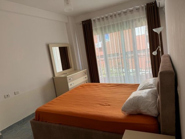 Tirane, jepet me qera apartament 1+1+Ballkon Kati 3, 76 m² 500 € (LIQENI THATE)