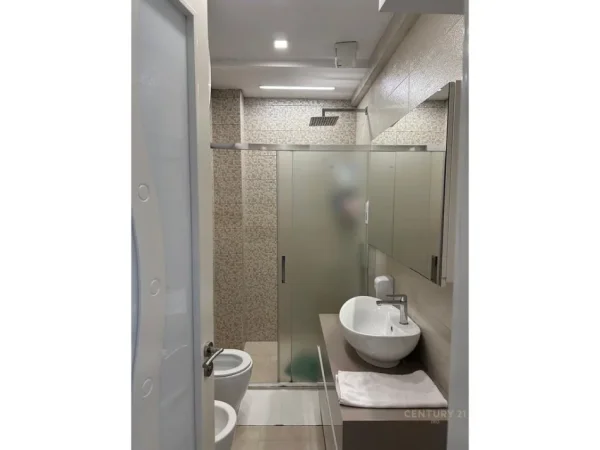 Tirane, jepet me qera apartament 2+1 Kati 2, 80 m² 1.000 € (Stadiumi Dinamo)