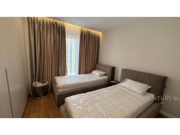 Tirane, jepet me qera apartament duplex 2+1+Aneks+Ballkon Kati 4, 130 m² 1.500 € (Kodra e Diellit)