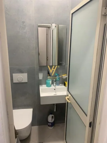 Tirane, jepet me qera apartament 1+1+Ballkon Kati 1, 46 m² 500 € (SIRI KODRA)