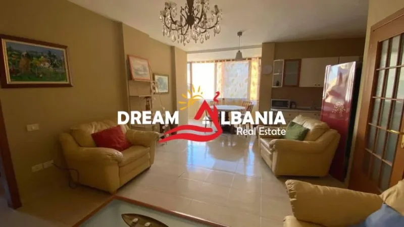 Tirane, jepet me qera apartament 1+1 , 80 m² 600 € (ne zonen e Rruges se Kavajes)