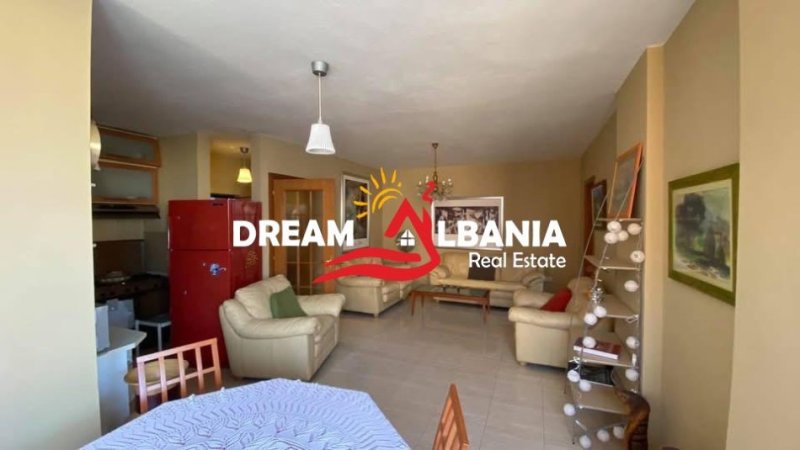 Tirane, jepet me qera apartament 1+1 , 80 m² 600 € (ne zonen e Rruges se Kavajes)