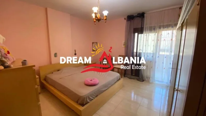 Tirane, jepet me qera apartament 1+1 , 80 m² 600 € (ne zonen e Rruges se Kavajes)