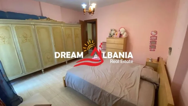 Tirane, jepet me qera apartament 1+1 , 80 m² 600 € (ne zonen e Rruges se Kavajes)