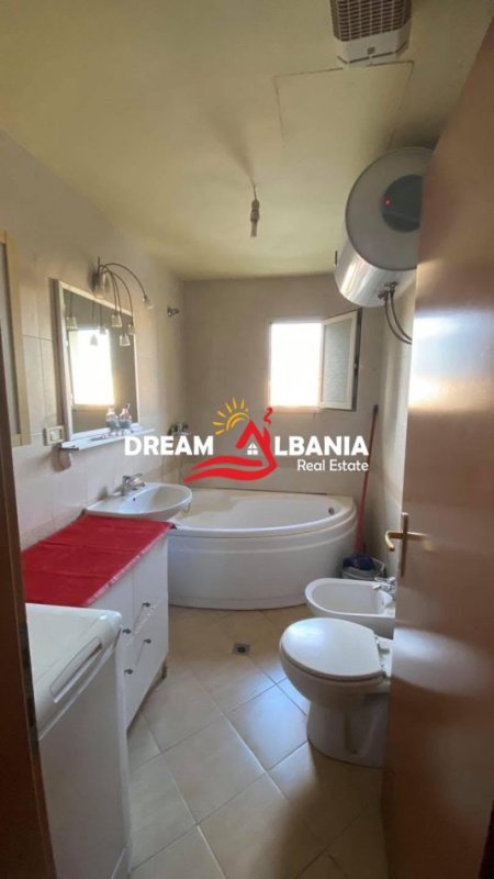 Tirane, jepet me qera apartament 1+1 , 80 m² 600 € (ne zonen e Rruges se Kavajes)