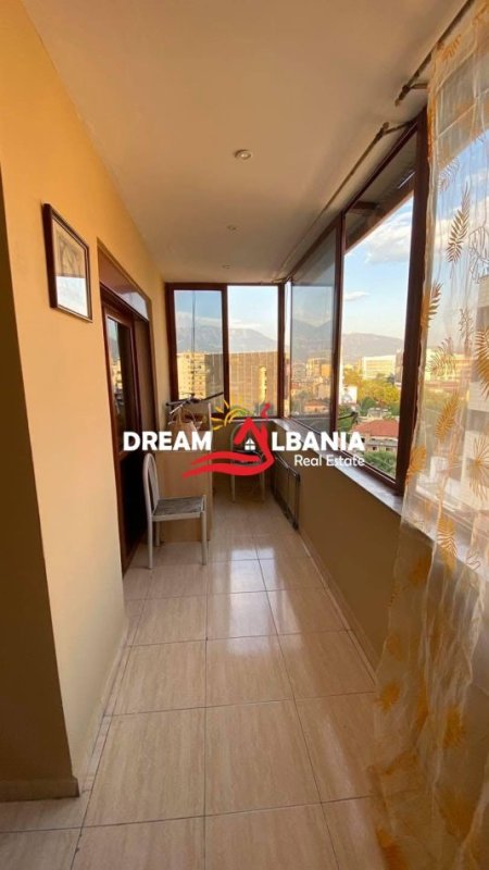 Tirane, jepet me qera apartament 1+1 , 80 m² 600 € (ne zonen e Rruges se Kavajes)