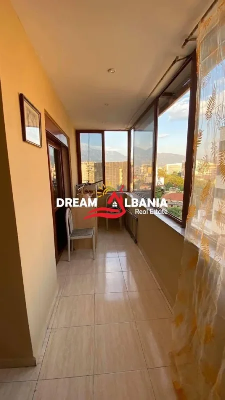 Tirane, jepet me qera apartament 1+1 , 80 m² 600 € (ne zonen e Rruges se Kavajes)