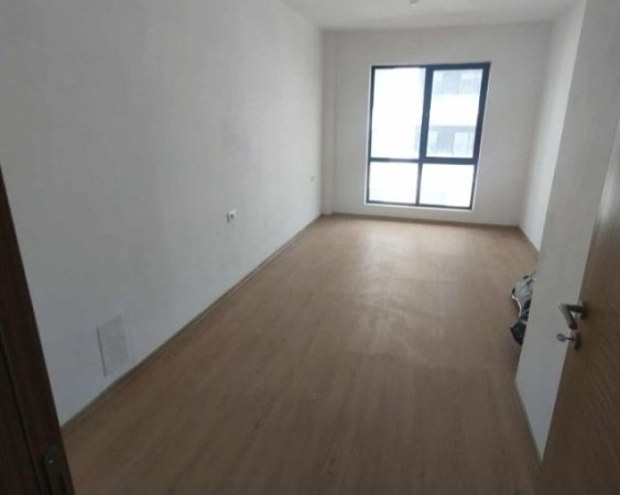 Tirane, jepet me qera apartament 3+1+Aneks+Ballkon Kati 3, 135 m² 450 € (rruga 5 maji)