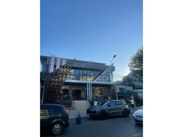 Tirane, jepet me qera ambjent biznesi Kati 2, 360 m² 5.000 € 