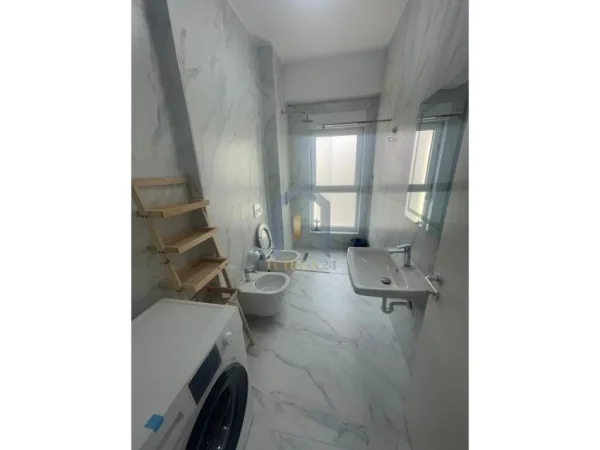 Tirane, jepet me qera apartament 1+1+Ballkon Kati 4, 55 m² 450 € (Ali Dem Residenca Kaim)
