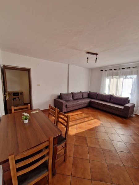 Apartament 1 plus 1 tek Rruga 4 Deshmoret, prane gjimnazit Partizani