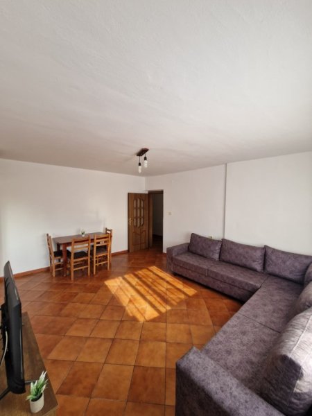 Apartament 1 plus 1 tek Rruga 4 Deshmoret, prane gjimnazit Partizani
