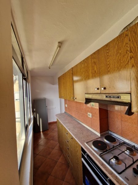 Apartament 1 plus 1 tek Rruga 4 Deshmoret, prane gjimnazit Partizani