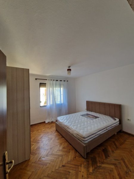 Apartament 1 plus 1 tek Rruga 4 Deshmoret, prane gjimnazit Partizani