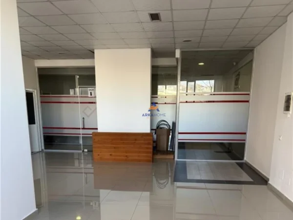 Tirane, jepet me qera ambjent biznesi Kati 2, 180 m² 70.000 € (PASKUQAN)