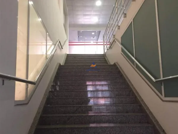 Tirane, jepet me qera ambjent biznesi Kati 2, 180 m² 70.000 € (PASKUQAN)