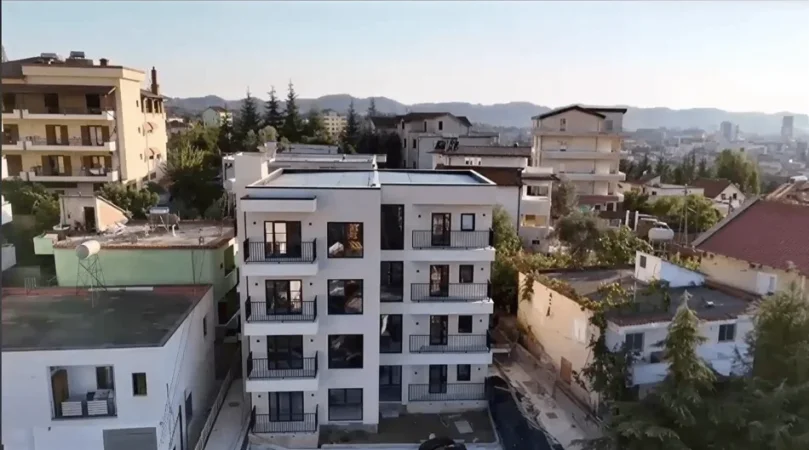 Tirane, shitet apartament 1+1 , 51 m²