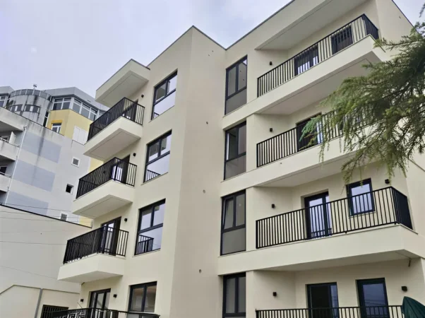 Tirane, shitet apartament 1+1 , 51 m²