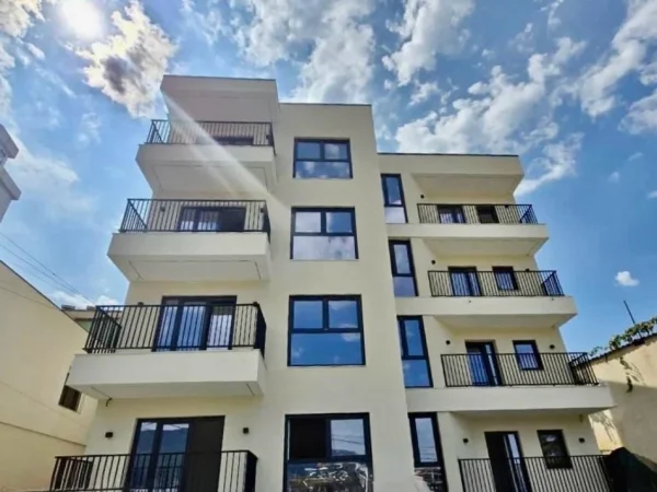 Tirane, shitet apartament 1+1 , 51 m²