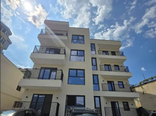 Tirane, shitet apartament 1+1 , 51 m²