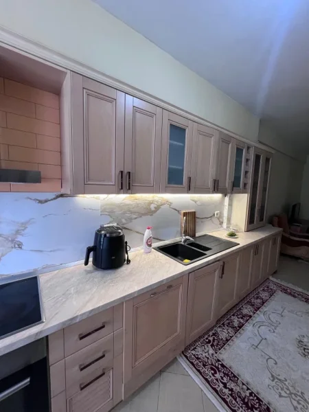 Tirane, jepet me qera apartament 2+1 Kati 2, 100 m² 700 €, Mbikalimi i Komunes