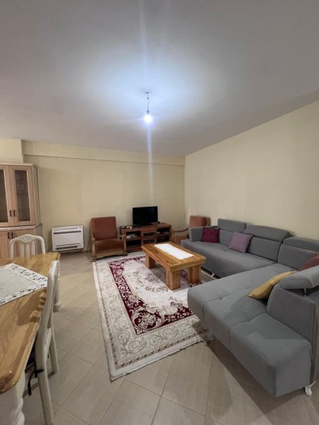 Tirane, jepet me qera apartament 2+1 Kati 2, 100 m² 700 €, Mbikalimi i Komunes