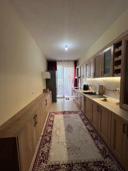 Tirane, jepet me qera apartament 2+1 Kati 2, 100 m² 700 €, Mbikalimi i Komunes