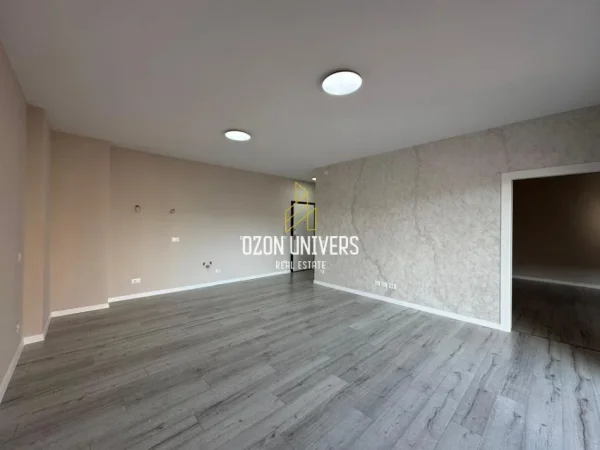 Tirane, jepet me qera apartament 1+1+Ballkon Kati 3, 77 m² 700€ (Myslym Shyr)