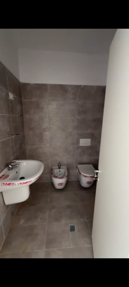 Tirane, shitet apartament 2+1 Kati 3, 104 m² 115.000 € (UNIVERS CITY)