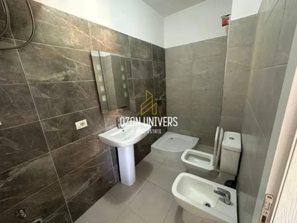 Tirane, jepet me qera apartament 2+1 Kati 4, 93 m² 350 € (fresk)