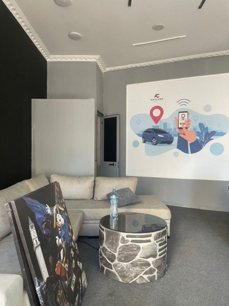 Tirane, jepet me qera dyqan Kati 0, 30 m² 350 € (PAZARI I RI)