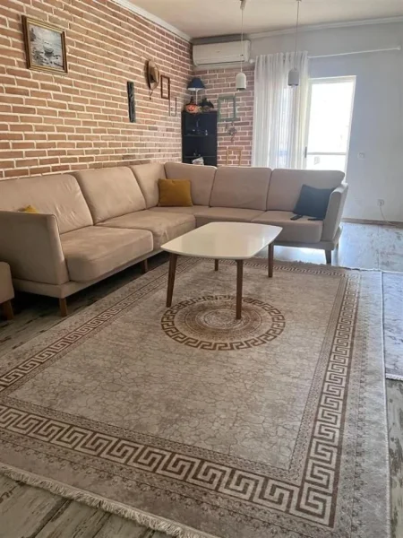 Tirane, jepet me qera apartament 2+1+Ballkon Kati 8, 100 m² 660 € (KOMUNA E PARISIT)