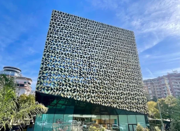 Tirane, jepet me qera zyre Kati 5, 306 m² 9.925 € (RAINBOW CENTER)