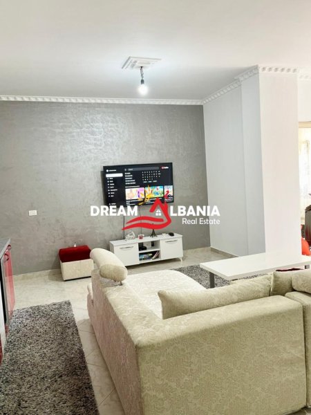Tirane, jepet me qera apartament 2+1 , 100 m² 700 € (prane Kompleksit Panorama)