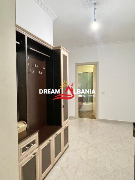 Tirane, jepet me qera apartament 2+1 , 100 m² 700 € (prane Kompleksit Panorama)