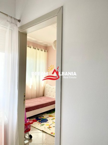 Tirane, jepet me qera apartament 2+1 , 100 m² 700 € (prane Kompleksit Panorama)