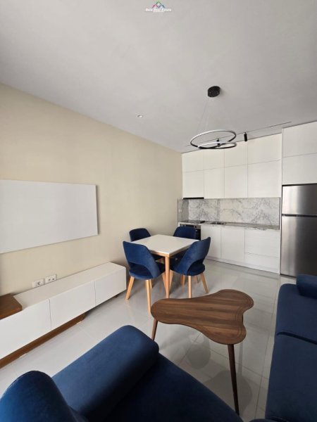 Tirane, jepet me qera apartament 1+1+Ballkon Kati 3, 60 m² 450 € (univers city)