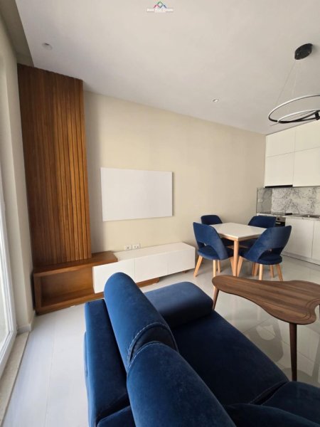 Tirane, jepet me qera apartament 1+1+Ballkon Kati 3, 60 m² 450 € (univers city)