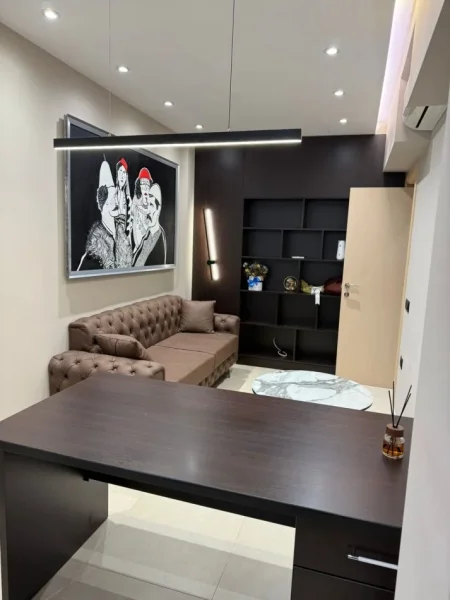Tirane, jepet me qera zyre Kati 1, 15 m² (Fillimi Rruges Myslym Shyri)