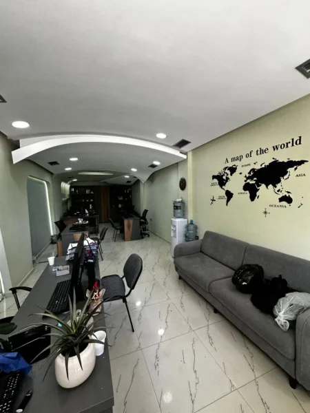 Tirane, jepet me qera ambjent biznesi Kati 0, 40 m² 600 € (Rruga Mine Peza)