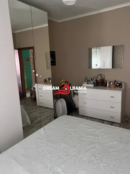 Tirane, jepet me qera apartament 2+1 , 100 m² 660 € (tek Komuna e Parisit)